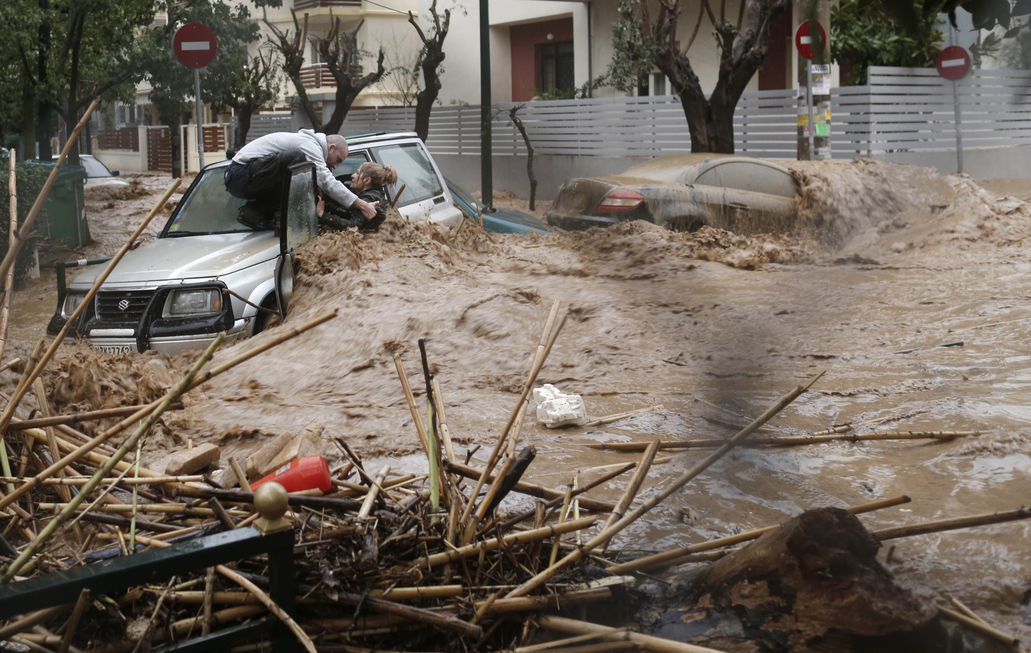 Πλημμύρισε η Αθήνα από την καταιγίδα