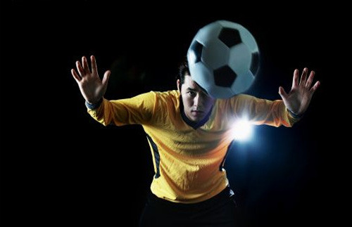 Επικίνδυνες για τον εγκέφαλο οι κεφαλιές στο ποδόσφαιρο