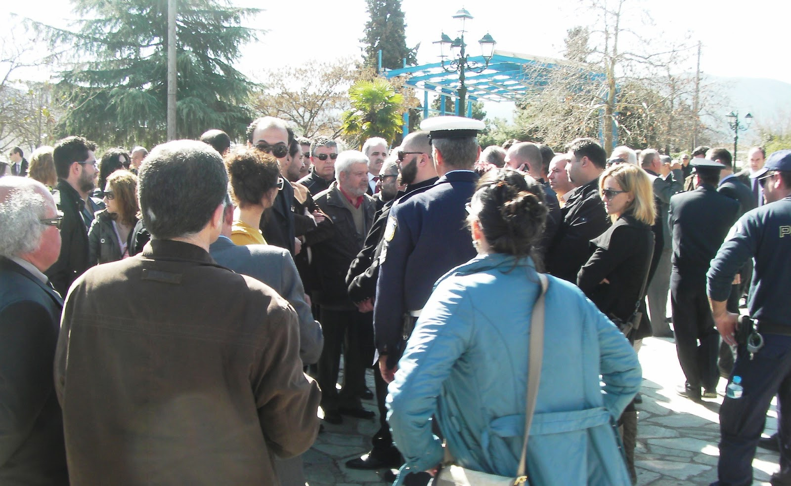 Ελασσόνα: Έδιωξαν χρυσαυγίτες από εκδήλωση μνήμης του Ολοκαυτώματος