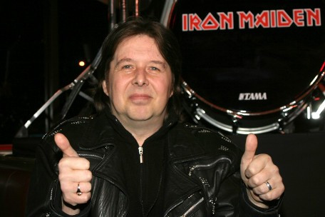 Πέθανε ο ντράμερ των Iron Maiden, Κλάιβ Μπερ