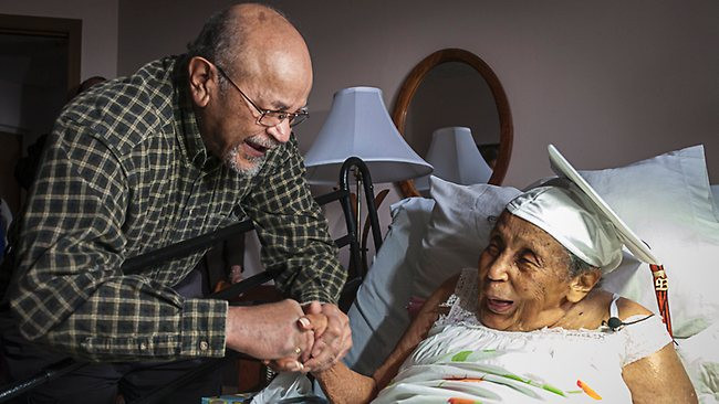 Πήρε απολυτήριο λυκείου σε ηλικία 106 ετών