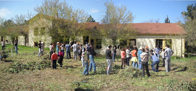 Αστυνομική επιχείρηση στο πρώην στρατόπεδο Καρατάσιου