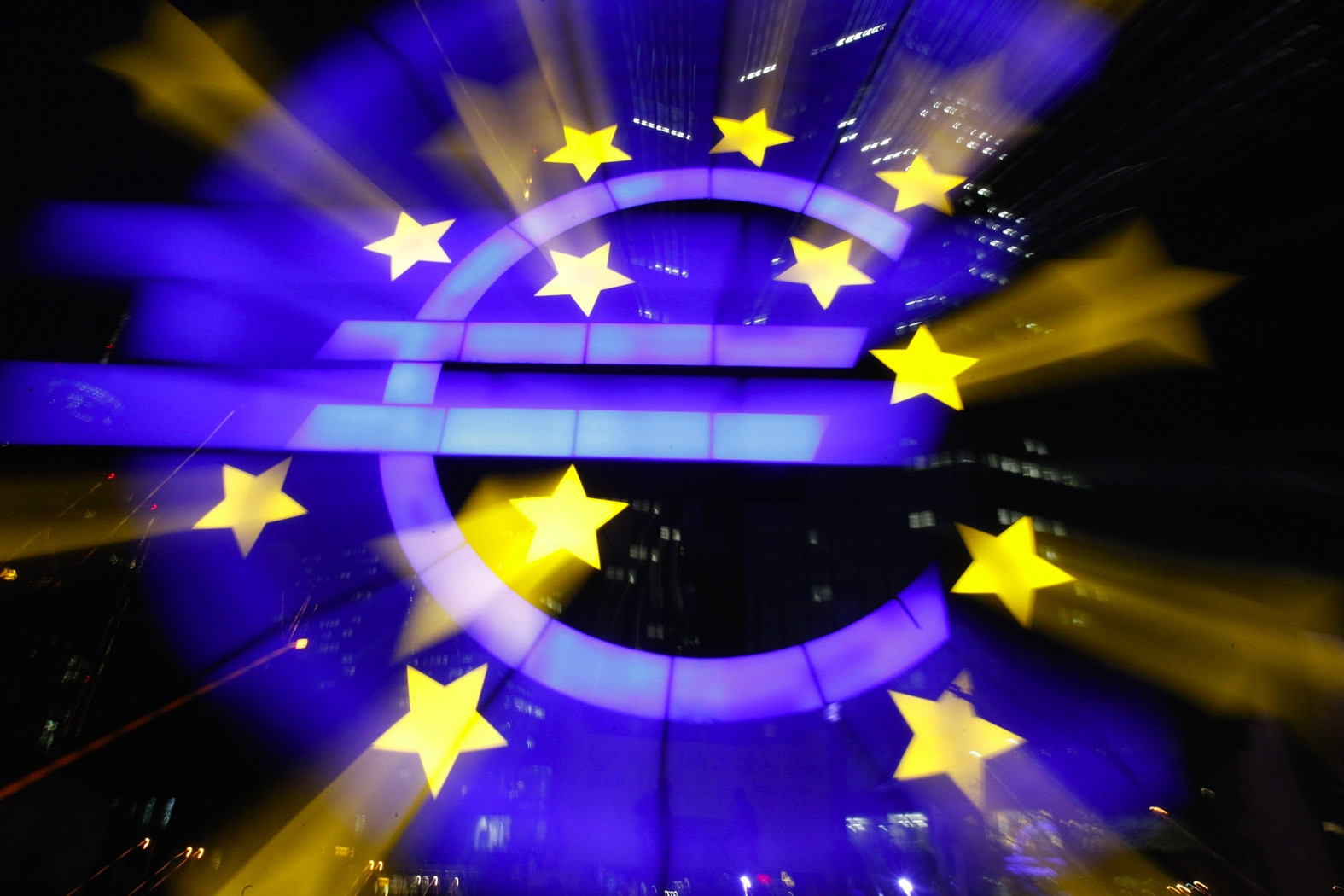 Αναλυτές κρούουν τον κώδωνα του κινδύνου σε ΕΕ