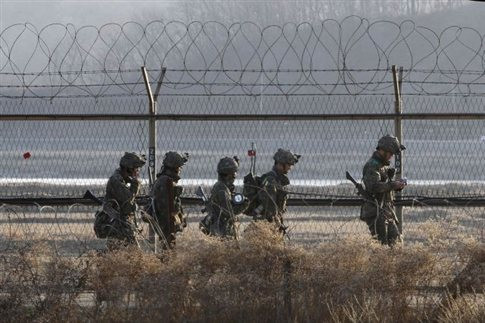 H Βόρειος Κορέα κόβει το «κόκκινο τηλέφωνο» με τον στρατό της Σεούλ