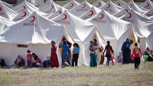 Δακρυγόνα κατά Σύρων προσφύγων στην Τουρκία