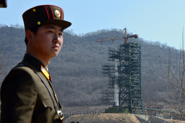 H Βόρεια Κορέα απειλεί να πλήξει αμερικανικές βάσεις