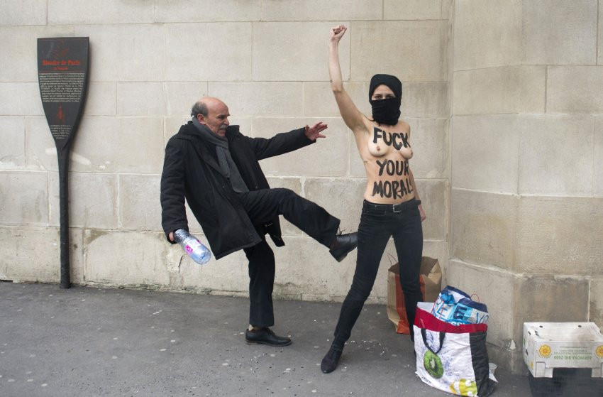 «Topless Jihad»: Οι Femen ενάντια στον ισλαμικό συντηρητισμό