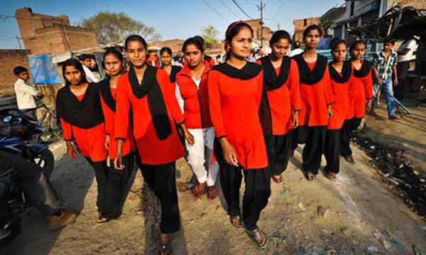 Ινδία: Κόκκινη ταξιαρχία κατά της κακοποίησης των γυναικών
