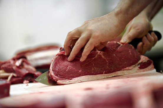 Ουσία στο κόκκινο κρέας βλάπτει τις αρτηρίες και την καρδιά
