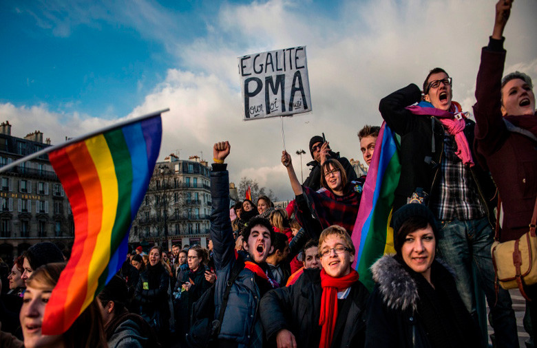 Νόμιμος ο γάμος των ομοφυλόφιλων στη Γαλλία