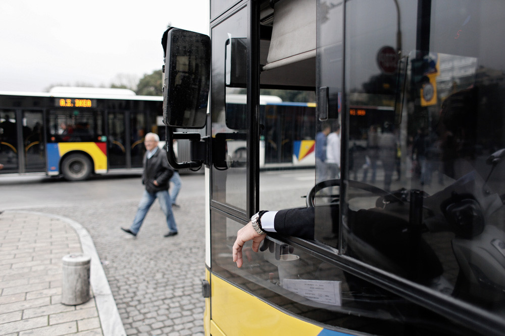 Οδηγός λεωφορείου κατέβασε δύο επιβάτες επειδή ήταν Αφρικανοί