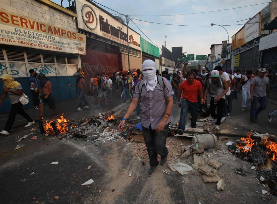 Βενεζουέλα: Συγκρούσεις και νεκροί μετά τη νίκη Μαδούρο