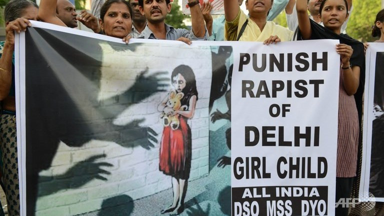 Ινδία: Διαδηλώσεις για τον βιασμό του 5χρονου κοριτσιού