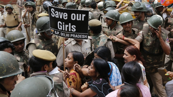 Νέο Δελχί: Υπό τον κλοιό των διαδηλωτών οι οικίες πολιτικών