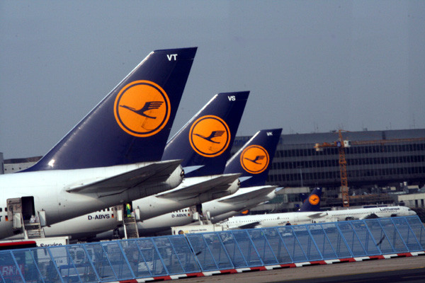 Καθηλωμένα τα αεροσκάφη της Lufthansa: Σε απεργία για τους μισθούς οι εργαζόμενοι