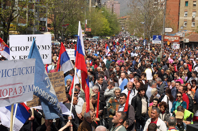 Εθνικιστικές διαδηλώσεις για τη «συμφωνία ορόσημο» Σερβίας και Κοσόβου