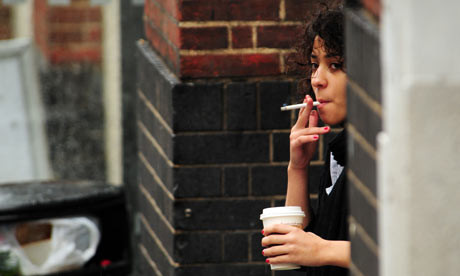 Η Νέα Υόρκη «κόβει» το κάπνισμα στους κάτω των 21 ετών