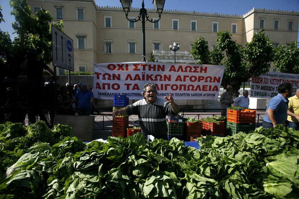 Σε απεργία διαρκείας οι πωλητές στις λαϊκές αγορές