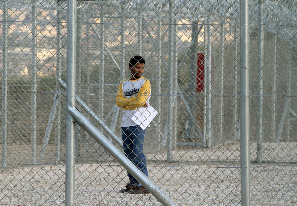 ΣτΠ: Απαράδεκτη η μακροχρόνια κράτηση ανήλικων μεταναστών