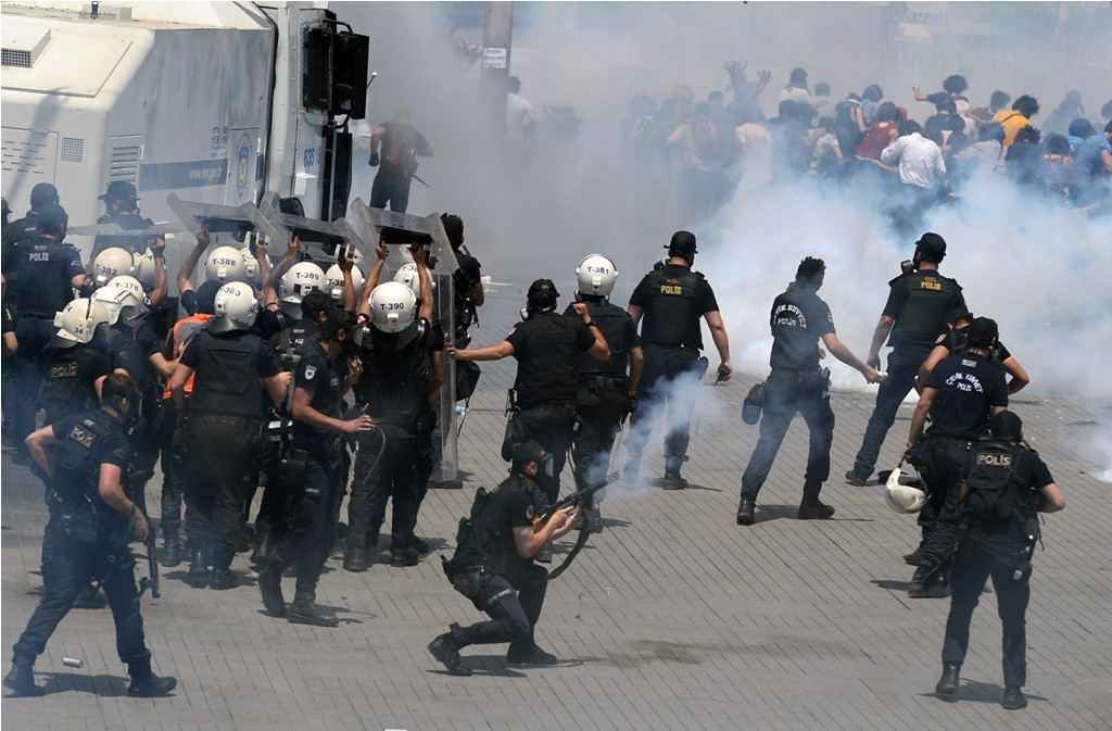 Τουρκία: Σκηνικό γενικευμένης εξέγερσης στην Κωνσταντινούπολη (Live βίντεο)