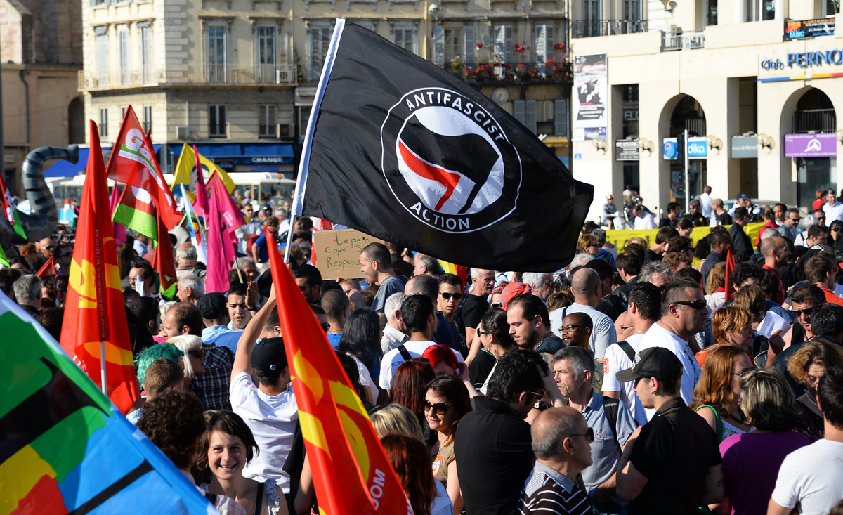Διάλυση των ακροδεξιών ομάδων εξαγγέλλει η γαλλική κυβέρνηση