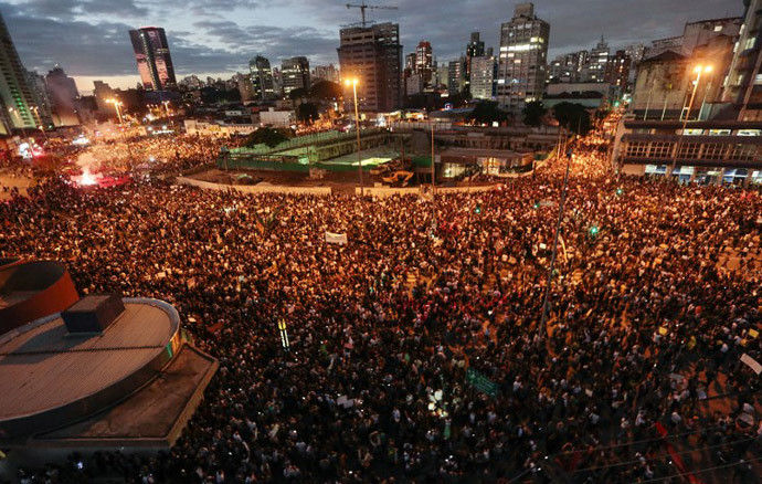 Οι μεγαλύτερες διαδηλώσεις από το 1992 συγκλονίζουν τη Βραζιλία
