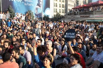 Χιλιάδες στην Ταξίμ για τα θύματα των διαδηλώσεων