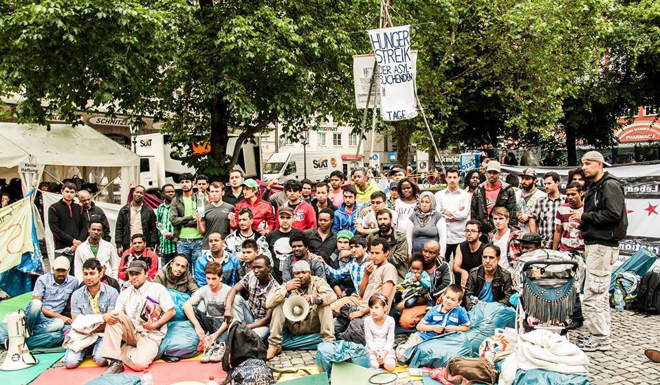Σε απεργία πείνας και δίψας 60 πρόσφυγες στο Μόναχο