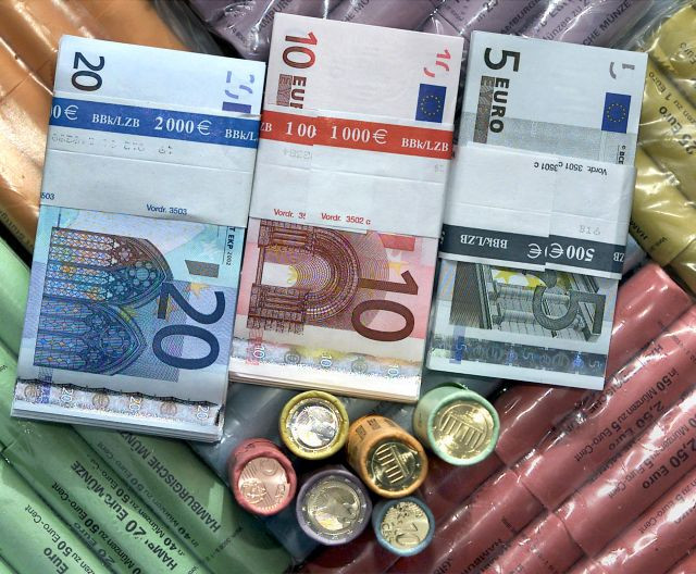 ΥΠΟΙΚ: Εγγυημένες οι καταθέσεις έως 100.000 ευρώ