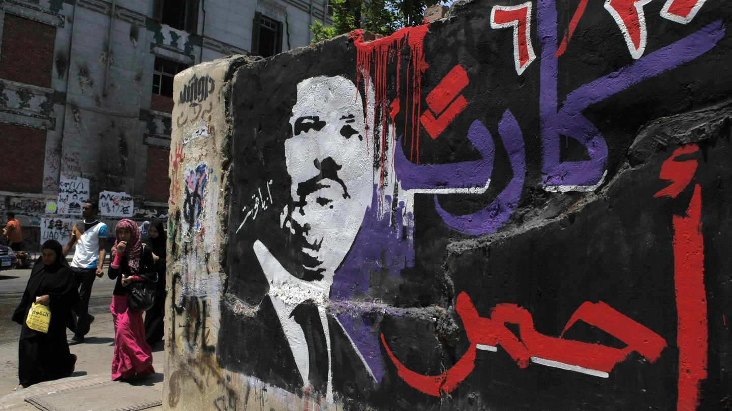 Αιματηρές διαδηλώσεις κατά και υπέρ Μόρσι στην Αίγυπτο