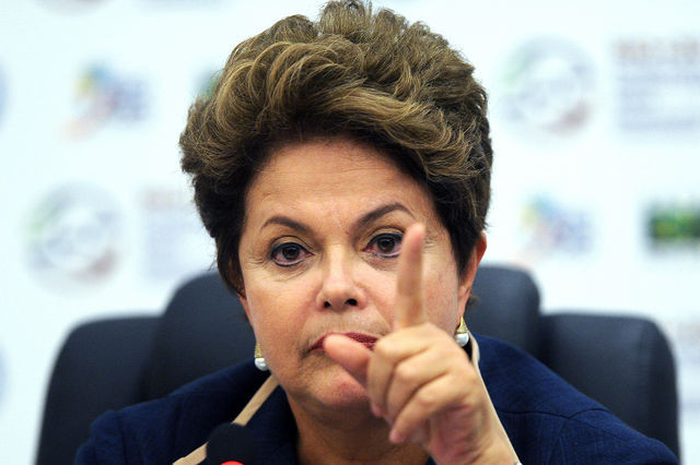 Βραζιλία: Βουτιά στη δημοτικότητα της προέδρου Ρουσέφ