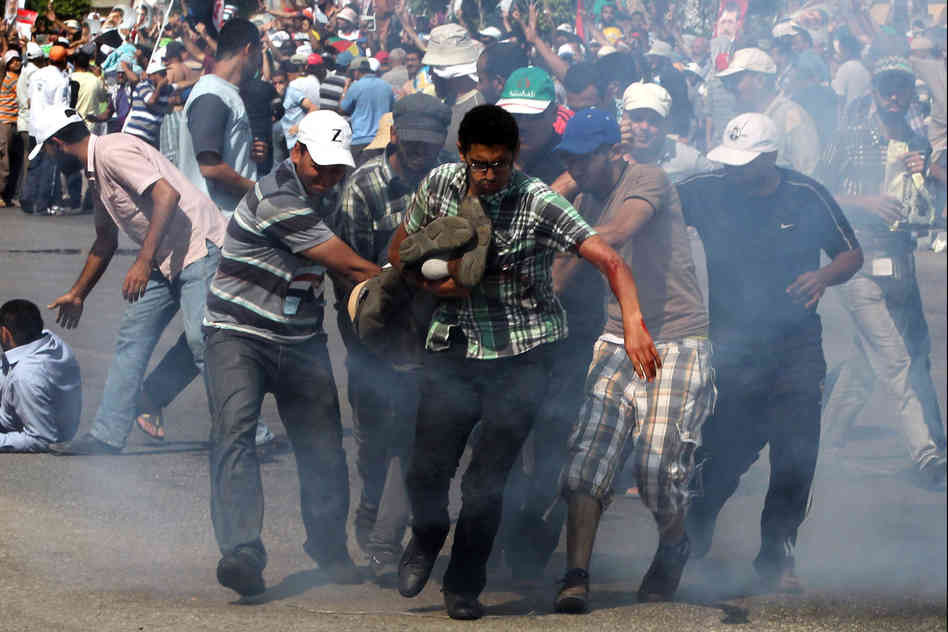 Πυρά και δακρυγόνα κατά οπαδών του Μόρσι