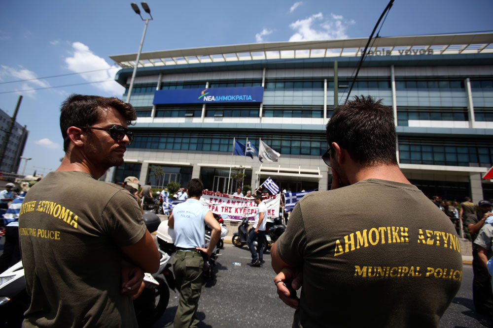 Συγκέντρωση ΠΟΕ – ΟΤΑ έξω από το δημαρχείο της Αθήνας
