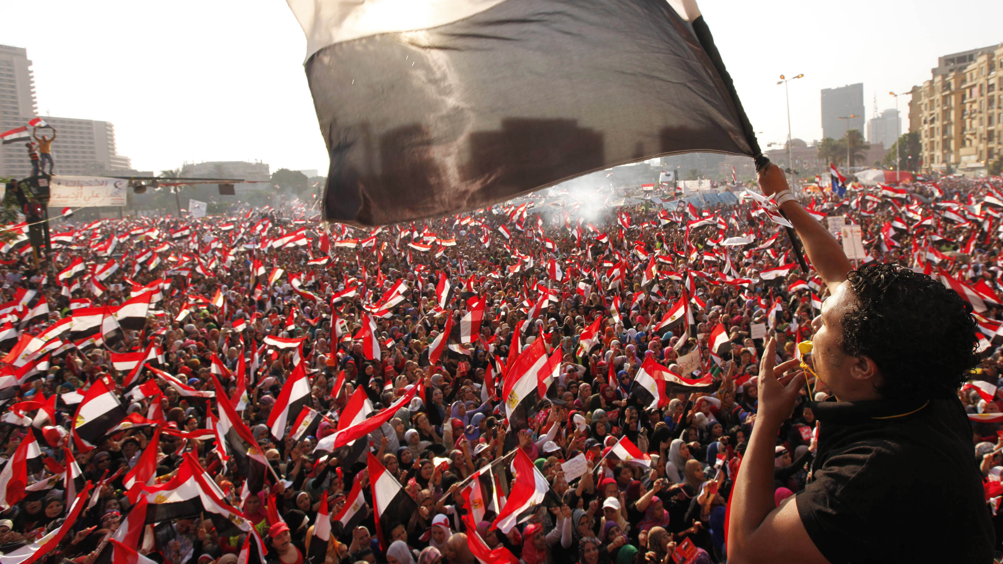 Μαζικές ειρηνικές διαδηλώσεις υποστηρικτών του Μόρσι