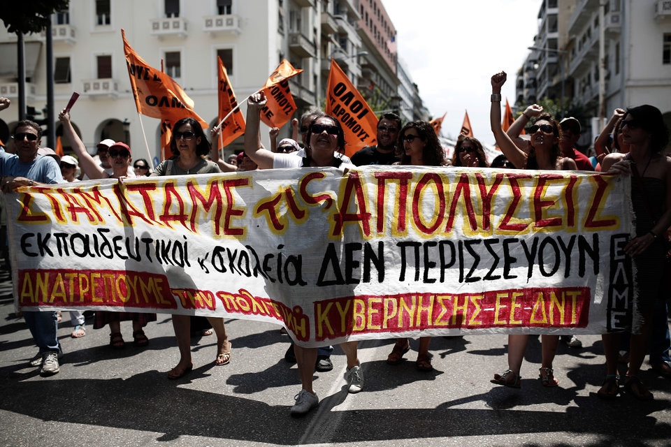 Tvxs Φωτορεπορτάζ: Πορείες και μικροεντάσεις στη Θεσσαλονίκη