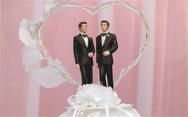 Νόμιμοι και επισήμως οι γάμοι ομοφυλόφιλων στη Βρετανία