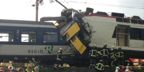 Σύγκρουση τρένων με πολλούς τραυματίες στην Ελβετία
