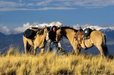 Ταξιδευτής διασχίζει την Αμερική πάνω σε άλογο εδώ και 19 χρόνια