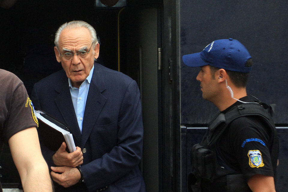 Εκτός εαυτού η λογίστρια του Άκη: «Θα τον σκοτώσω»