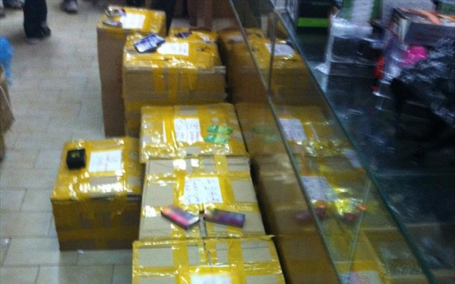 Χιλιάδες παράνομα φαρμακευτικά σκευάσματα σε κατάστημα στο κέντρο