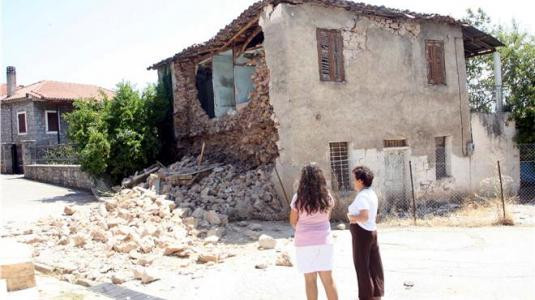 Δεκάδες «κόκκινα» σπίτια από το σεισμό στη Φθιώτιδα