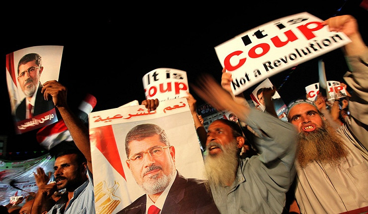 Σε αναβρασμό το Κάιρο: Αναμένουν αστυνομική επέμβαση οι υποστηρικτές του Μόρσι