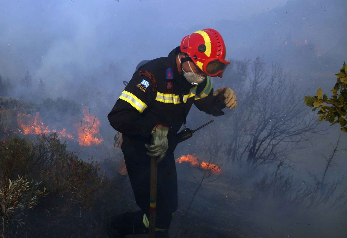 Τραυματίστηκε πυροσβέστης στην Ηλεία- Σε ύφεση η πυρκαγιά