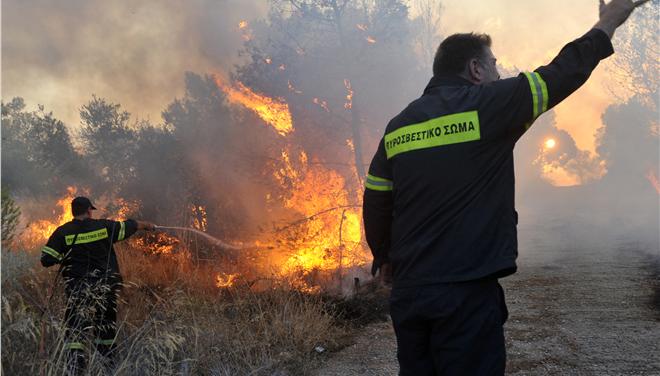 Υπό μερικό έλεγχο η πυρκαγιά στα Άνω Δολιανά