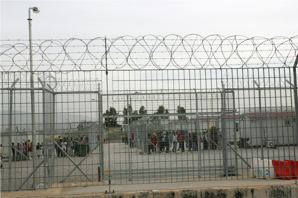 ΣτΠ: Οι χώροι κράτησης αλλοδαπών είναι ιδιότυπες φυλακές
