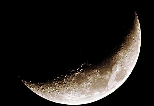 Έρευνα: Έναν αιώνα νεότερη είναι η σελήνη