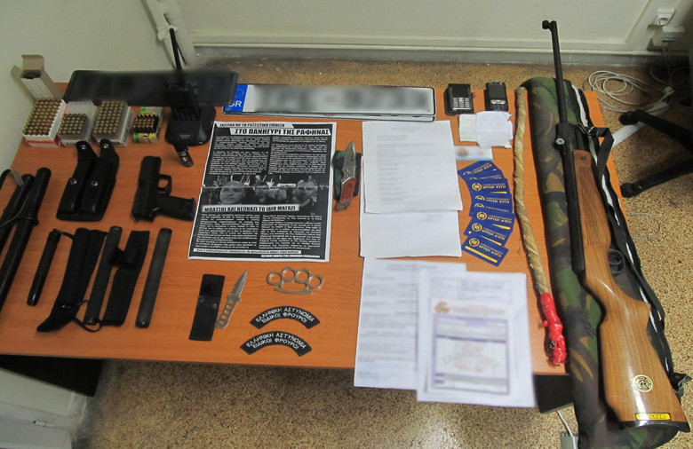 Σε διαθεσιμότητα για όπλα και πλαστογραφία ο φρουρός του «Καιάδα»