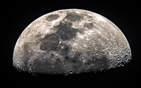 Νέα θεωρία: «Κλοπιμαίο» από την Αφροδίτη η σελήνη