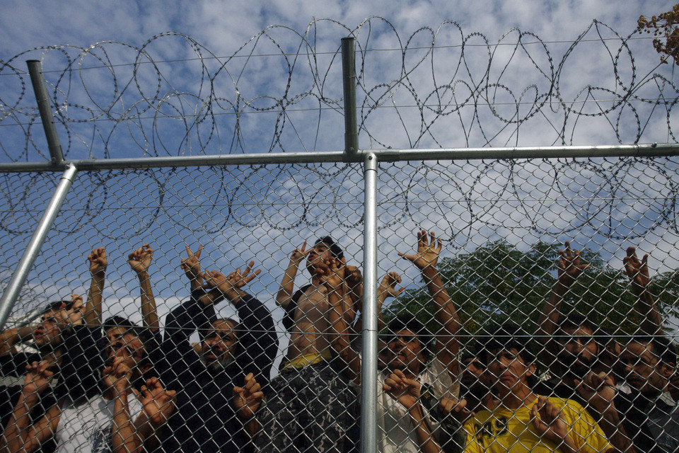 Μετανάστες έραψαν τα στόματά τους στο κέντρο κράτησης Κομοτηνής