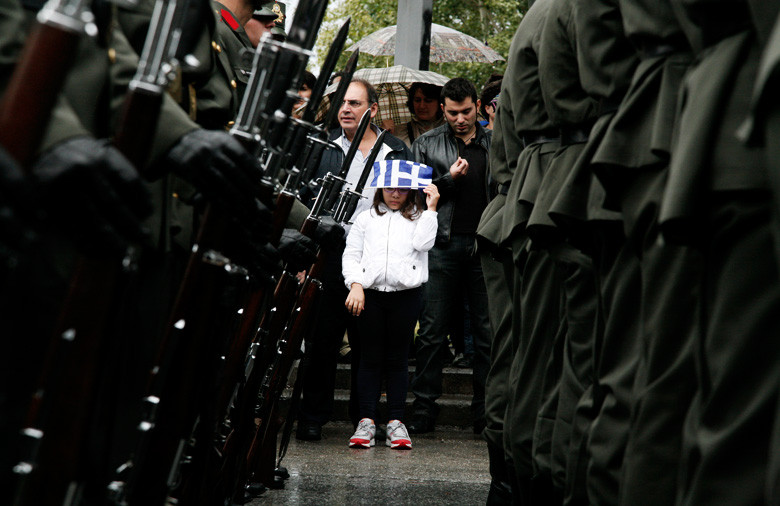 Τανκς, αστυνομικοί και νεοναζί στην παρέλαση στη Θεσσαλονίκη